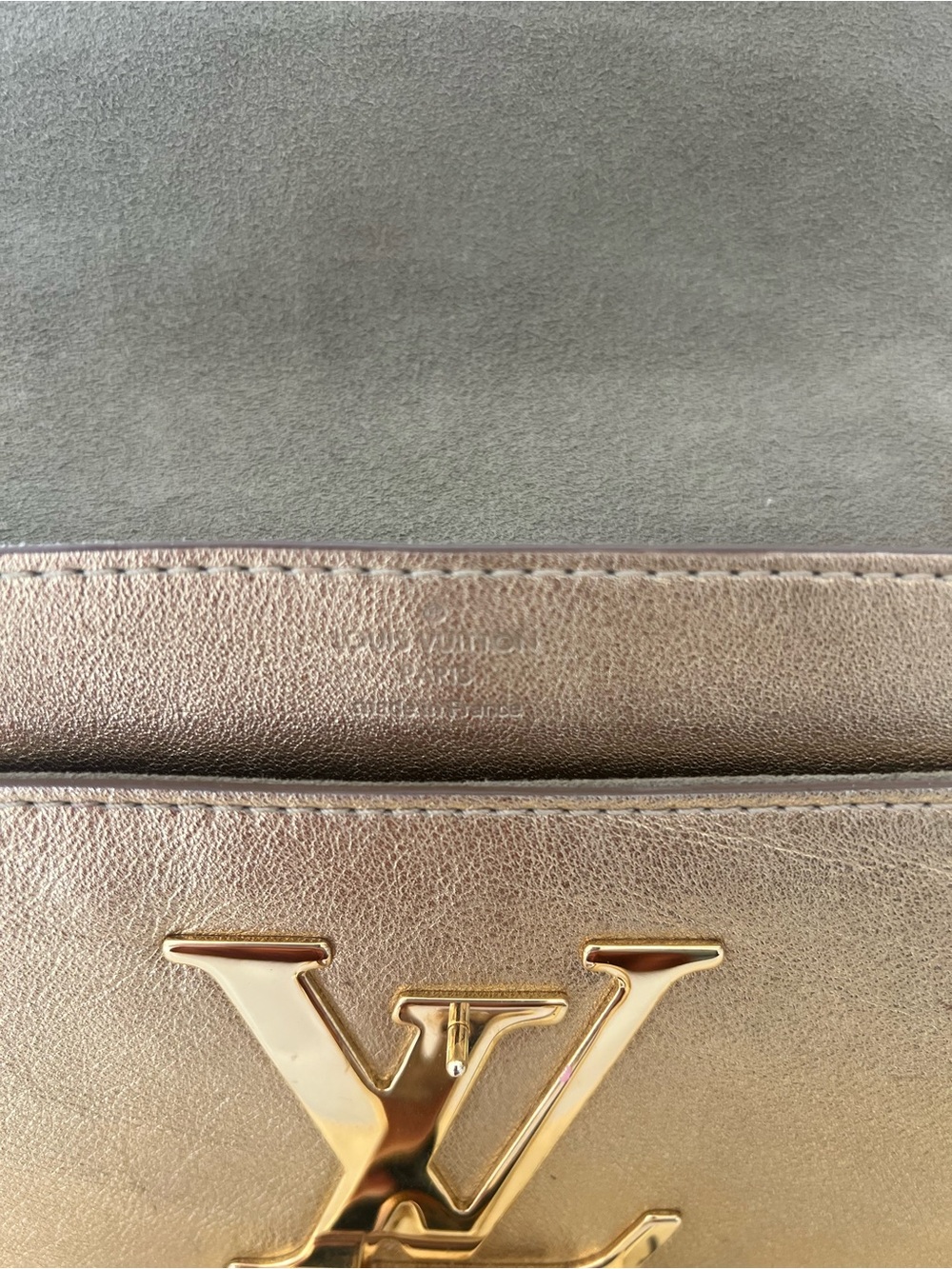 Authentic Louis Vuitton Louise MM Metallic Gold Leather Envelope Clutch Bag - Picture 5 of 10